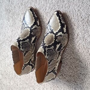 Madewell Low Chelsea boots in snake embossed leather size 71/2